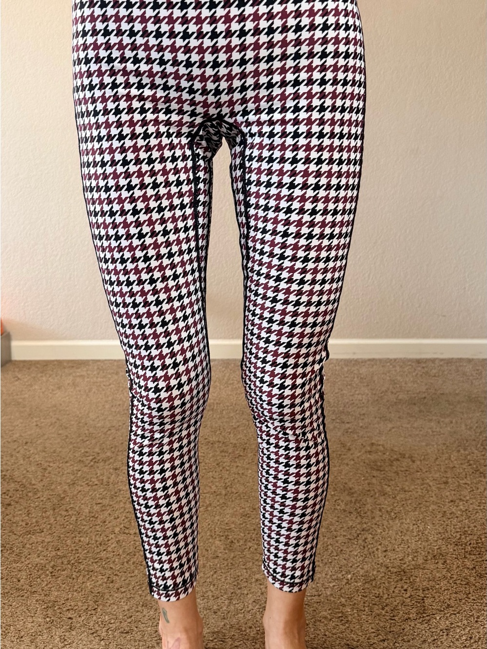 High-Waist Houndstooth Leggings in Black, White & Burgundy - Women
